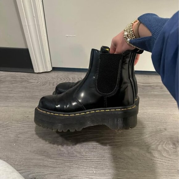 Dr Martens Smooth Leather Platform Chelsea Boot - Picture 1 of 3